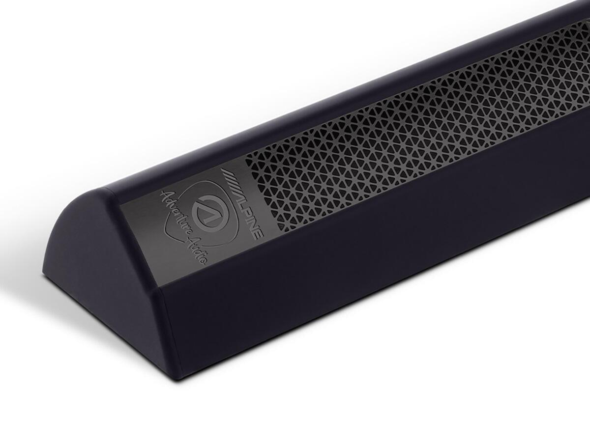 Alpine SPC-L500SB Altoparlante da cabina con montaggio superficiale Alpine Adventure Audio (lungo / nero) - TechSoundSystem.com