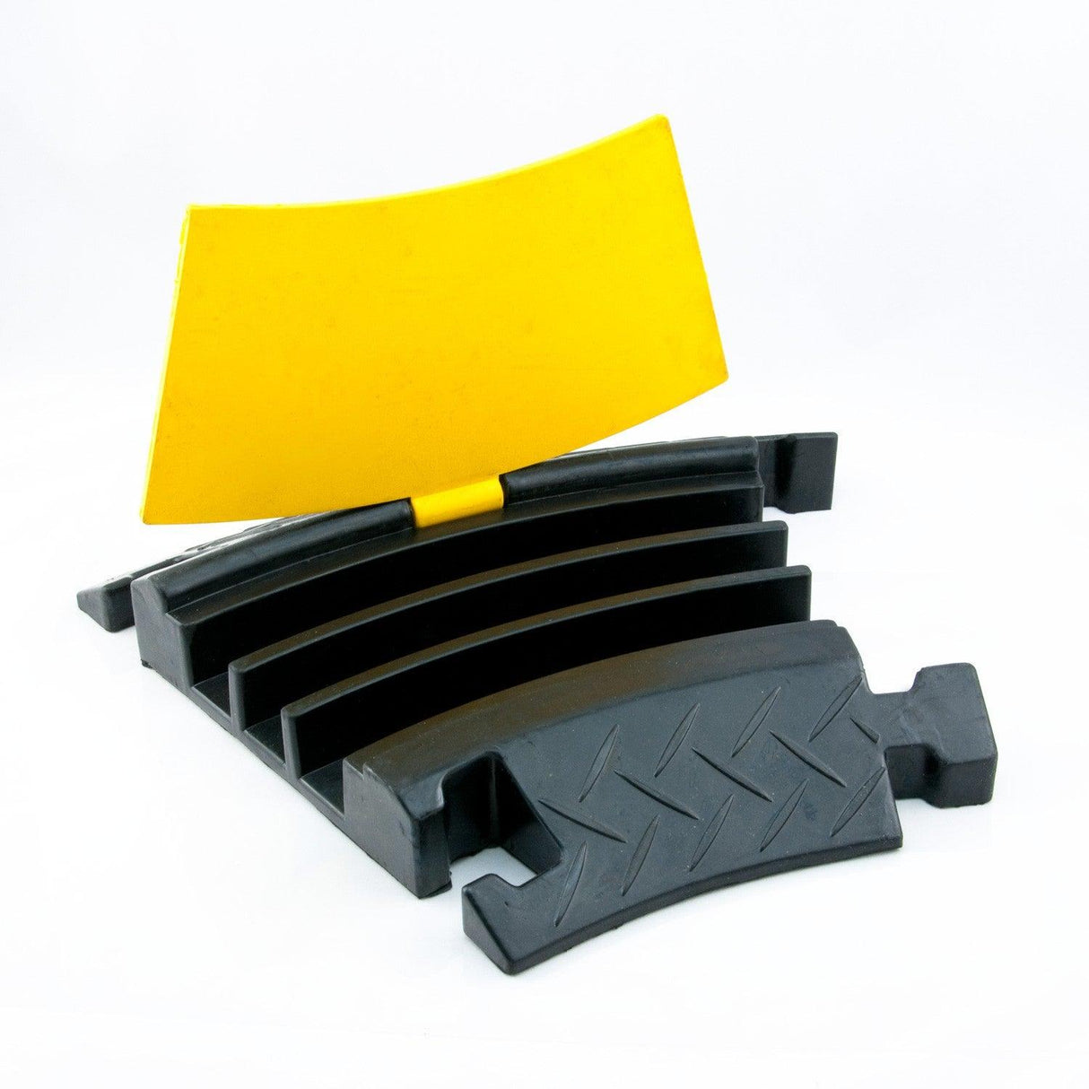 Pedana proteggi cavo Master Audio CP3 ad angolo da 30° 3 canali - TechSoundSystem.com