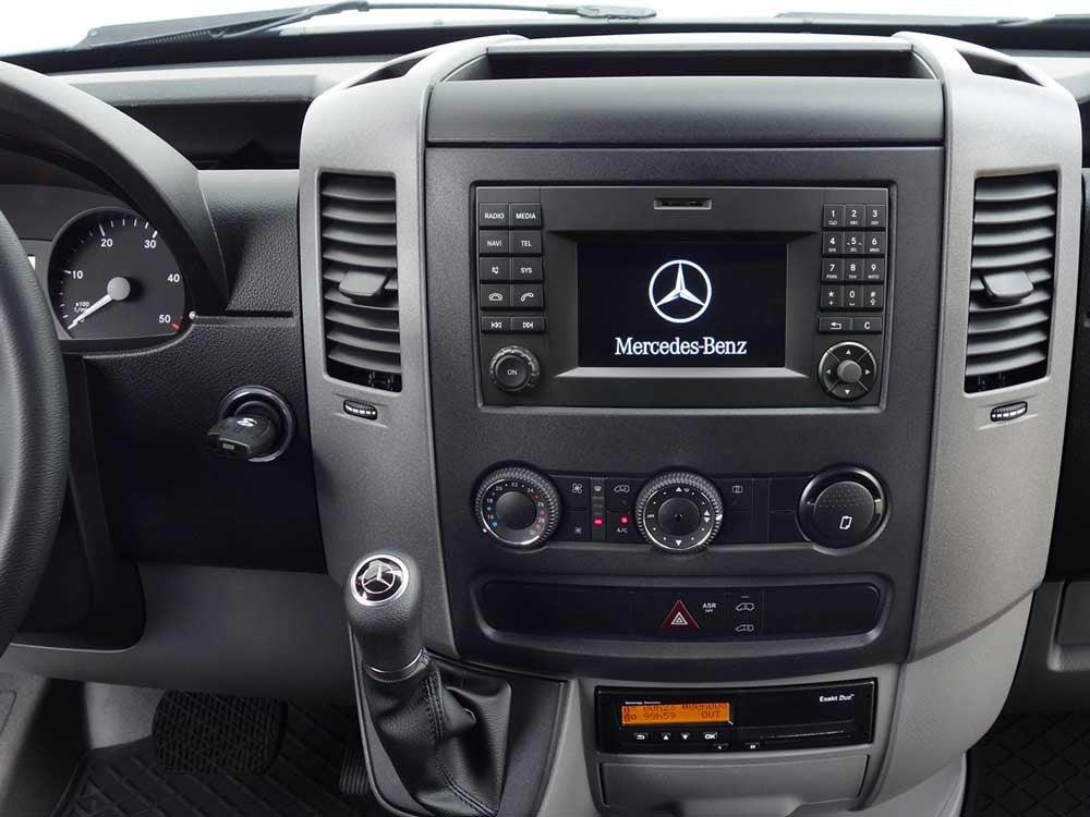 Alpine X800D-S906 Media Station 2 Din 8'' per Mercedes Sprinter con Navi, Bluetooth, DAB e HDMI - TechSoundSystem.com