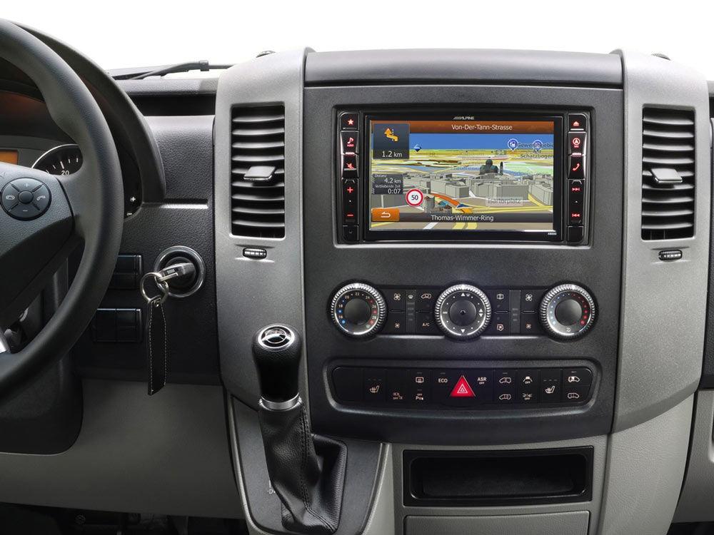Alpine X800D-S906 Media Station 2 Din 8'' per Mercedes Sprinter con Navi, Bluetooth, DAB e HDMI - TechSoundSystem.com