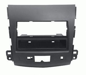Kit fissaggio per autoradio 1/2 DIN Mitsubishi Outlander - Peugeot 4007 - Citroen C-Crosser colore nero - TechSoundSystem.com