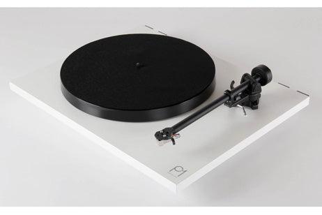 REGA Planar 1 PLUS BIANCO SATINATO Giradischi con braccio RB110 e testina Carbon, Phono box - TechSoundSystem.com
