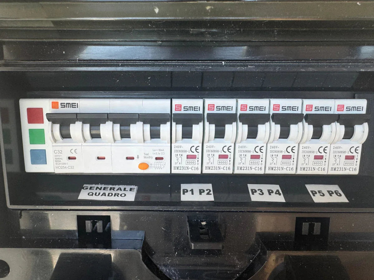 QUADRO CORRENTE POWERBOX SPINA 32A TRIFASE 6 PRESE CEE 16A MONOFASE 3 SPIE DI RETE PULSANTE SICUREZZA