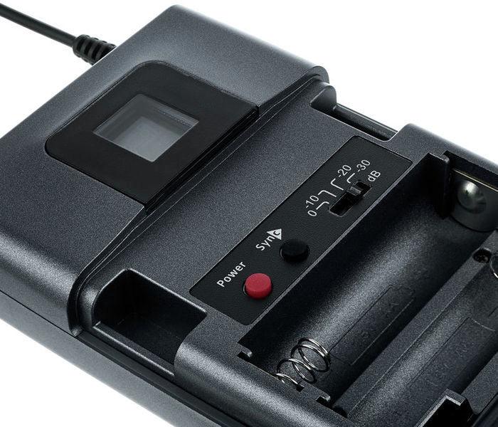 SENNHEISER XSW 1-CI1-B SPECIAL HEADST SISTEMA WIRELESS PER CHITARRA E STRUMENTI ELETTRICI UHF 614 - 638 MHz + ARCHETTO COLOR CARNE