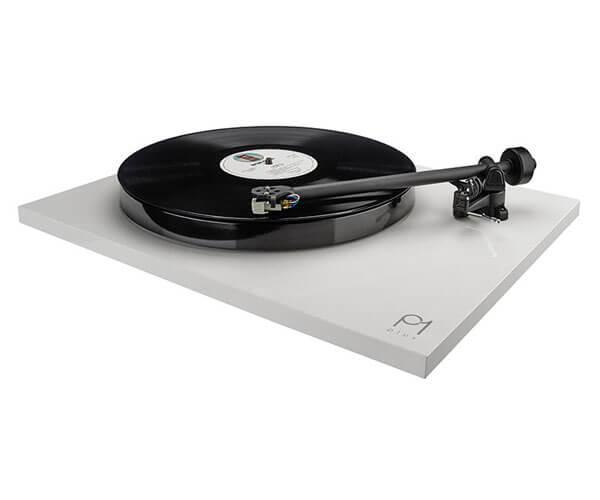 REGA Planar 1 PLUS BIANCO SATINATO Giradischi con braccio RB110 e testina Carbon, Phono box - TechSoundSystem.com