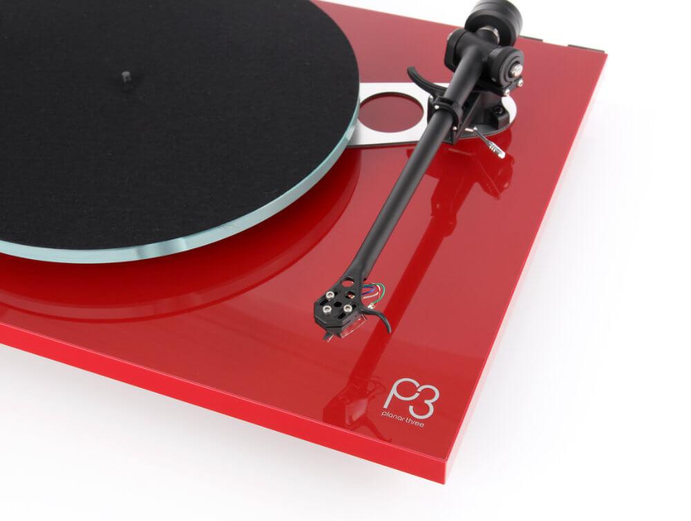 REGA Planar 3 Giradischi ROSSO con piatto in vetro 12mm, braccio RB330 cavo REGA e motore 24V - TechSoundSystem.com
