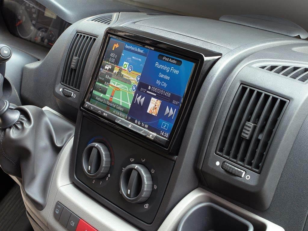 Alpine KIT-8DUC per modelli su base Fiat Jumper kit installazione per monitor 8'' - TechSoundSystem.com