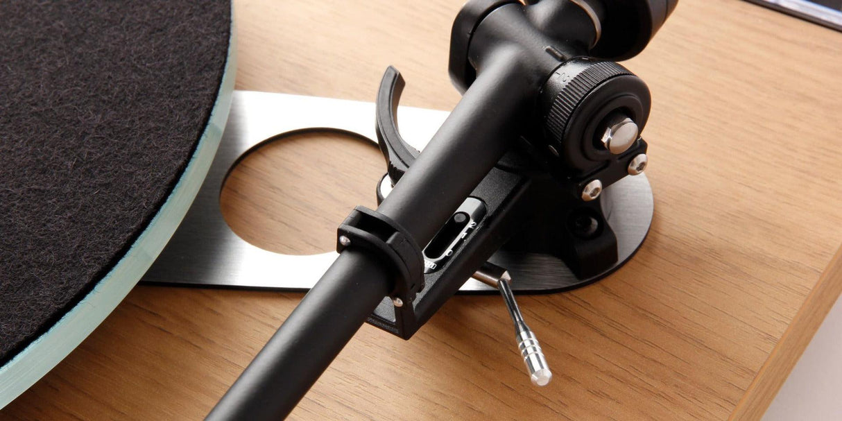 REGA Planar 3 LIGHT OAK Giradischi con piatto in vetro 12mm, braccio RB330 cavo REGA e motore 24V - TechSoundSystem.com