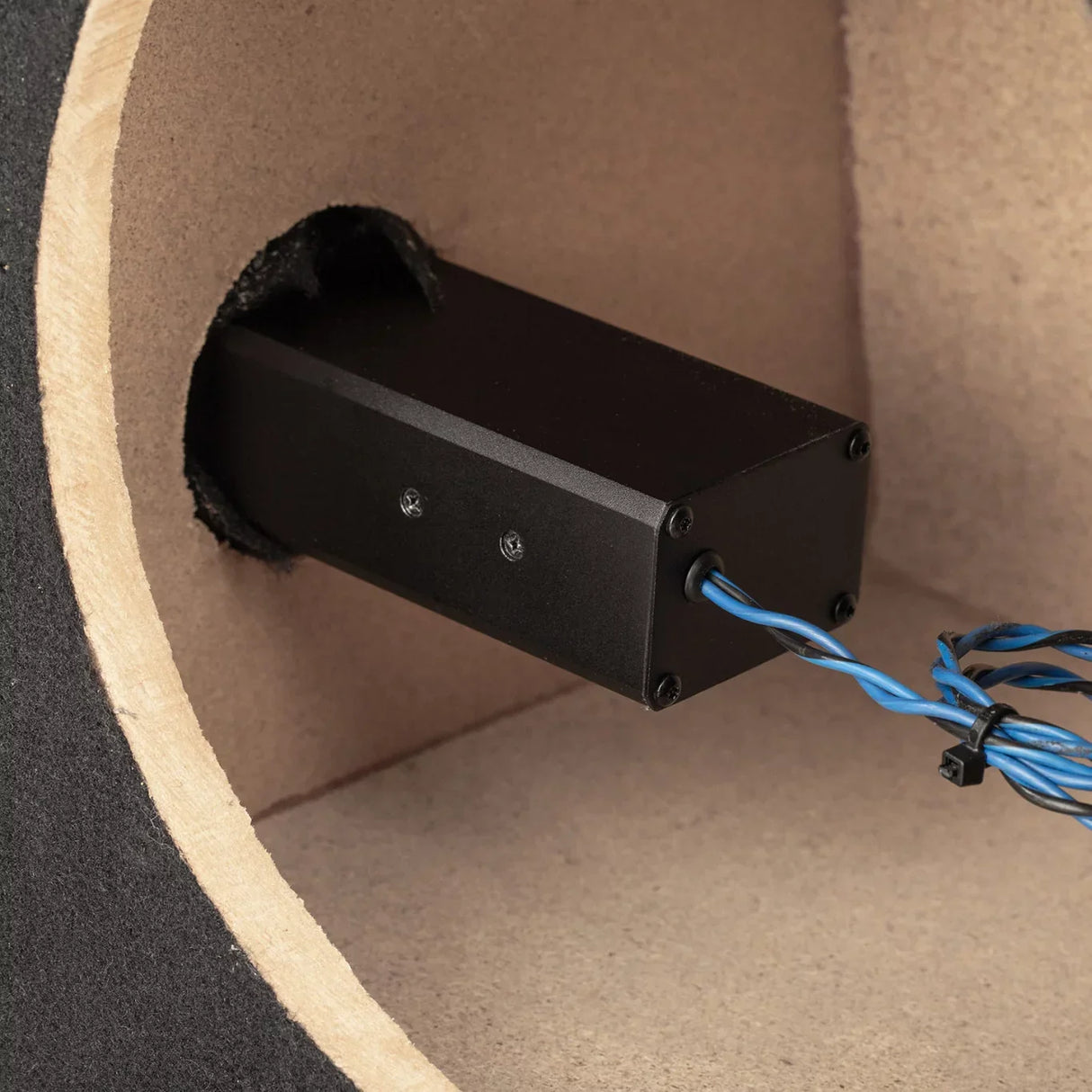 Gladen ATM 4 Ohm modulo attivo per subwoofer in cassa chiusa 1 x 200 Watts RMS