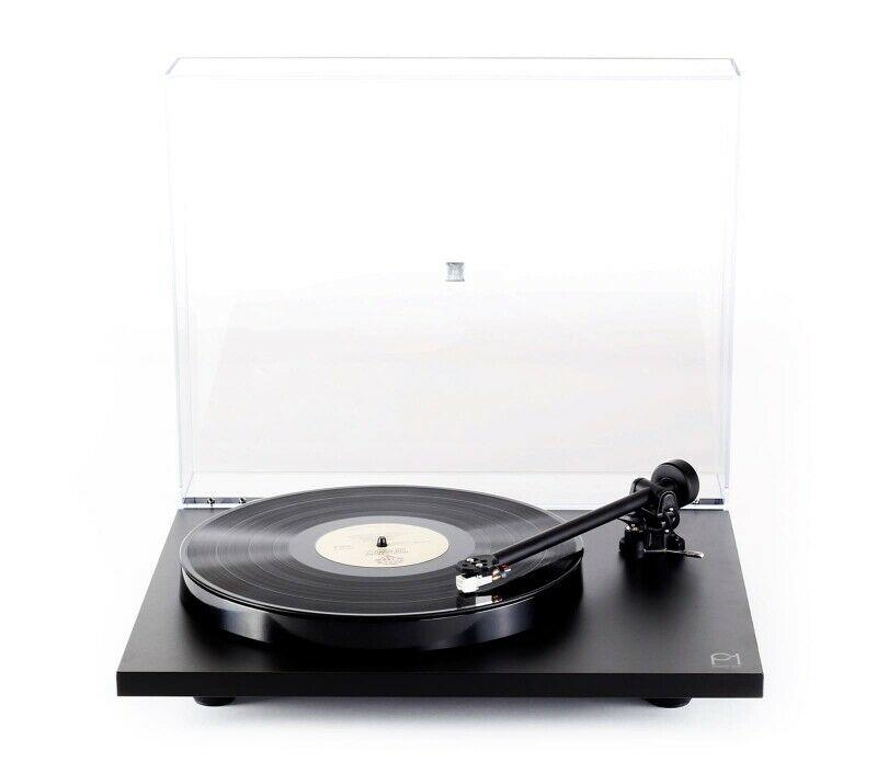 REGA Planar 1 Giradischi NERO SATINATO braccio RB110 e testina Carbon motore 24V - TechSoundSystem.com