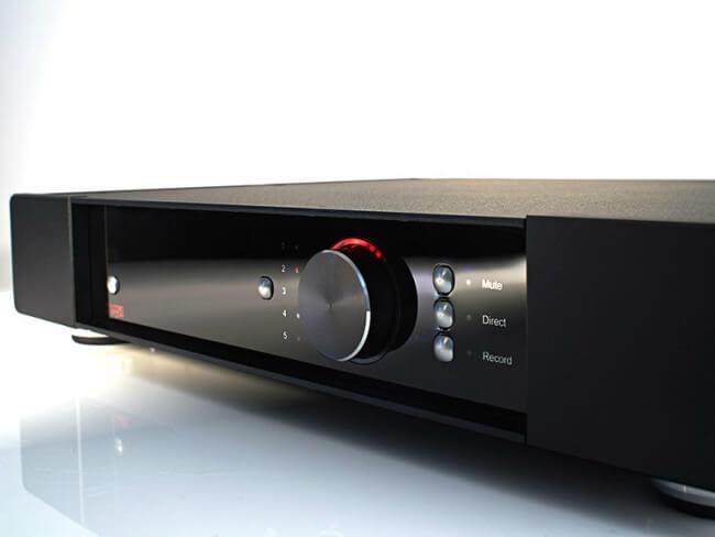 Rega Elicit R amplificatore integrato nero 2x105W con telecomando Solaris e stadio phono MM - TechSoundSystem.com