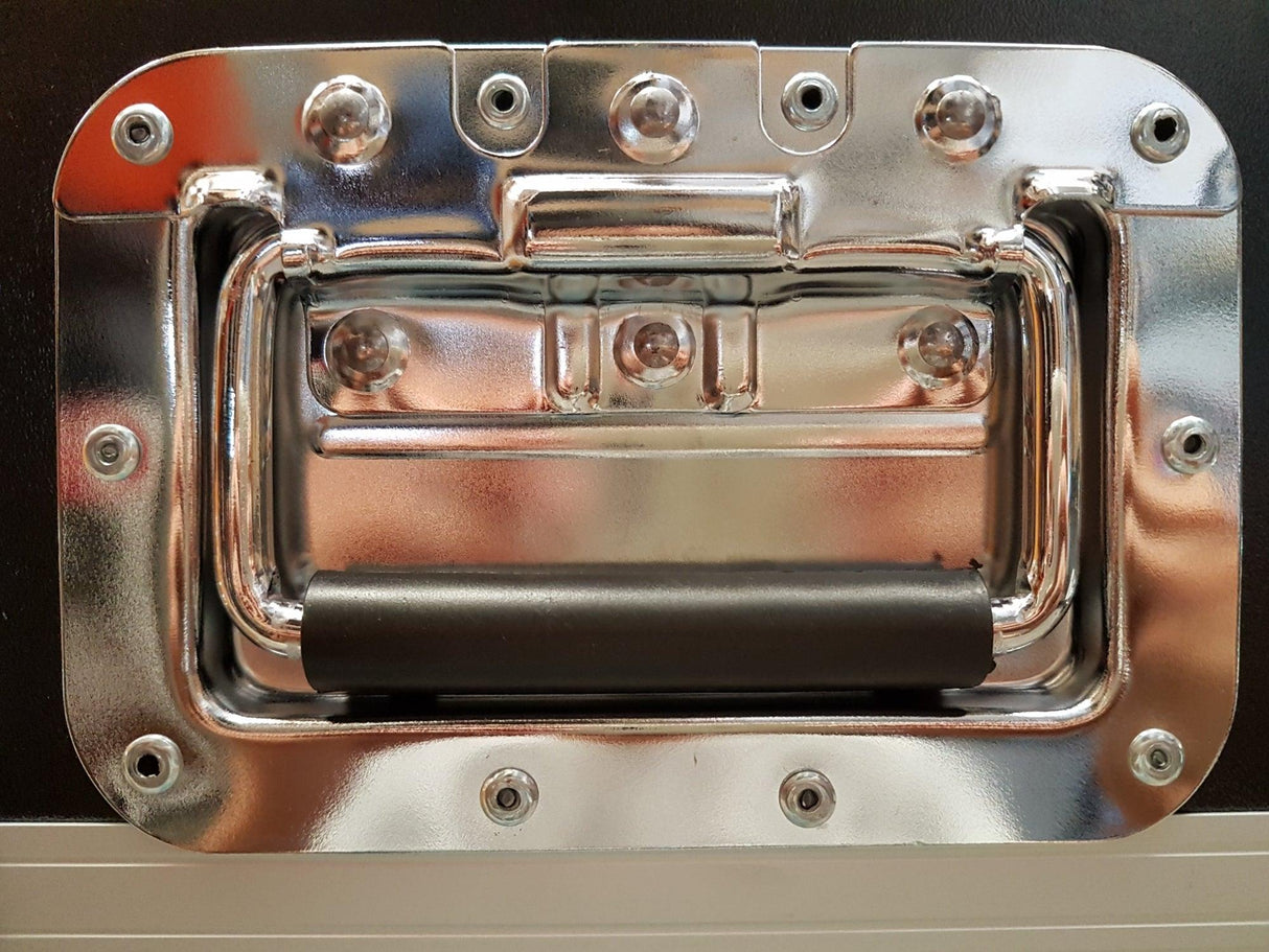 EXTREME MGP24X FLIGHT CASE PROFESSIONALE PER MIXER YAMAHA MGP24X ALLUMINIO E MULTISTRATO 9 MM CHIUSURA A FARFALLA - TechSoundSystem.com