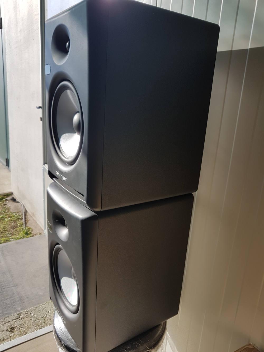 BEHRINGER NEKKST K8 COPPIA STUDIO MONITOR BIAMPLIFICATI 150 WATT 8″+1″ KRK DESIGN USATI - TechSoundSystem.com