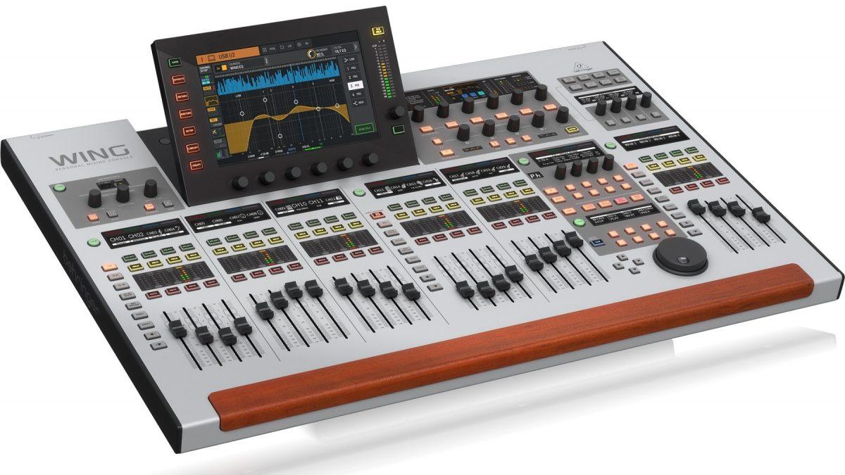 BEHRINGER WING MIXER DIGITALE 48 CANALI 8 PREAMPLIFICATORI MIDAS PRO 3 KLARK TEKNIK SUPERMAC AES50 28 BUS - TechSoundSystem.com