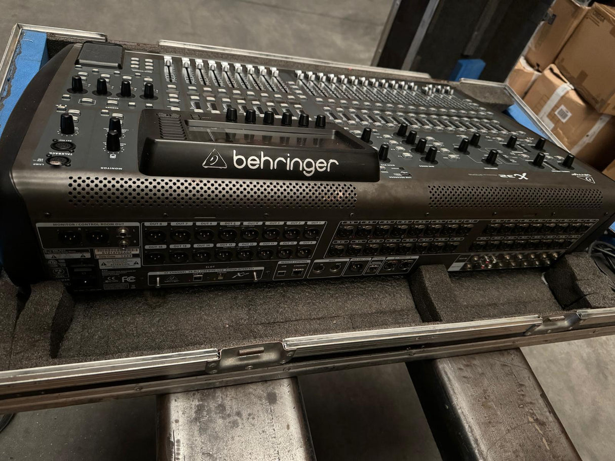 BEHRINGER X32 MIXER DIGITALE + FLIGHT CASE PROFESSIONALE + STAGEBOX S32 + PORTARACK + AVVOLGITORE CAT6 75MT - TechSoundSystem.com