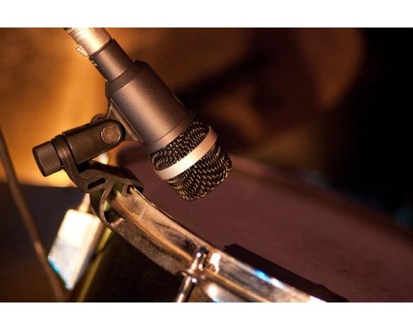 AKG D40 MICROFONO DINAMICO CARDIOIDE PER BATTERIA PERCUSSIONI FIATI E AMPLIFICATORI PER STRUMENTI - TechSoundSystem.com