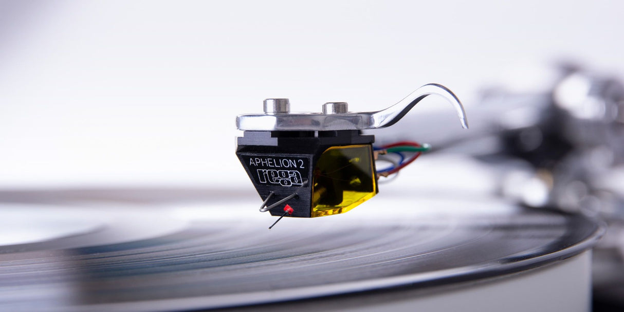 REGA APHELION 2 Testina MC per giradischi con stilo in diamante, corpo in alluminio anodizzato a “tolleranza zero”