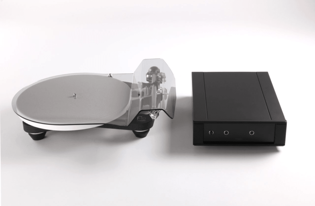 Rega PLANAR 10 giradischi hifi piatto in ceramica estremamente leggero - TechSoundSystem.com