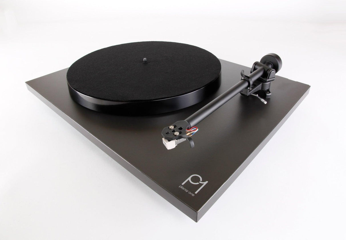 REGA Planar 1 PLUS NERO SATINATO Giradischi stadio Phono integrato, braccio RB110 e testina Carbon - TechSoundSystem.com