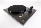 REGA Planar 1 PLUS NERO SATINATO Giradischi stadio Phono integrato, braccio RB110 e testina Carbon - TechSoundSystem.com