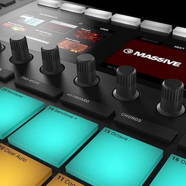 NATIVE INSTRUMENTS MASCHINE MKIII GROOVE BOX MK3 CON INTERFACCIA AUDIO USB2.0 24bit/96kHz - TechSoundSystem.com
