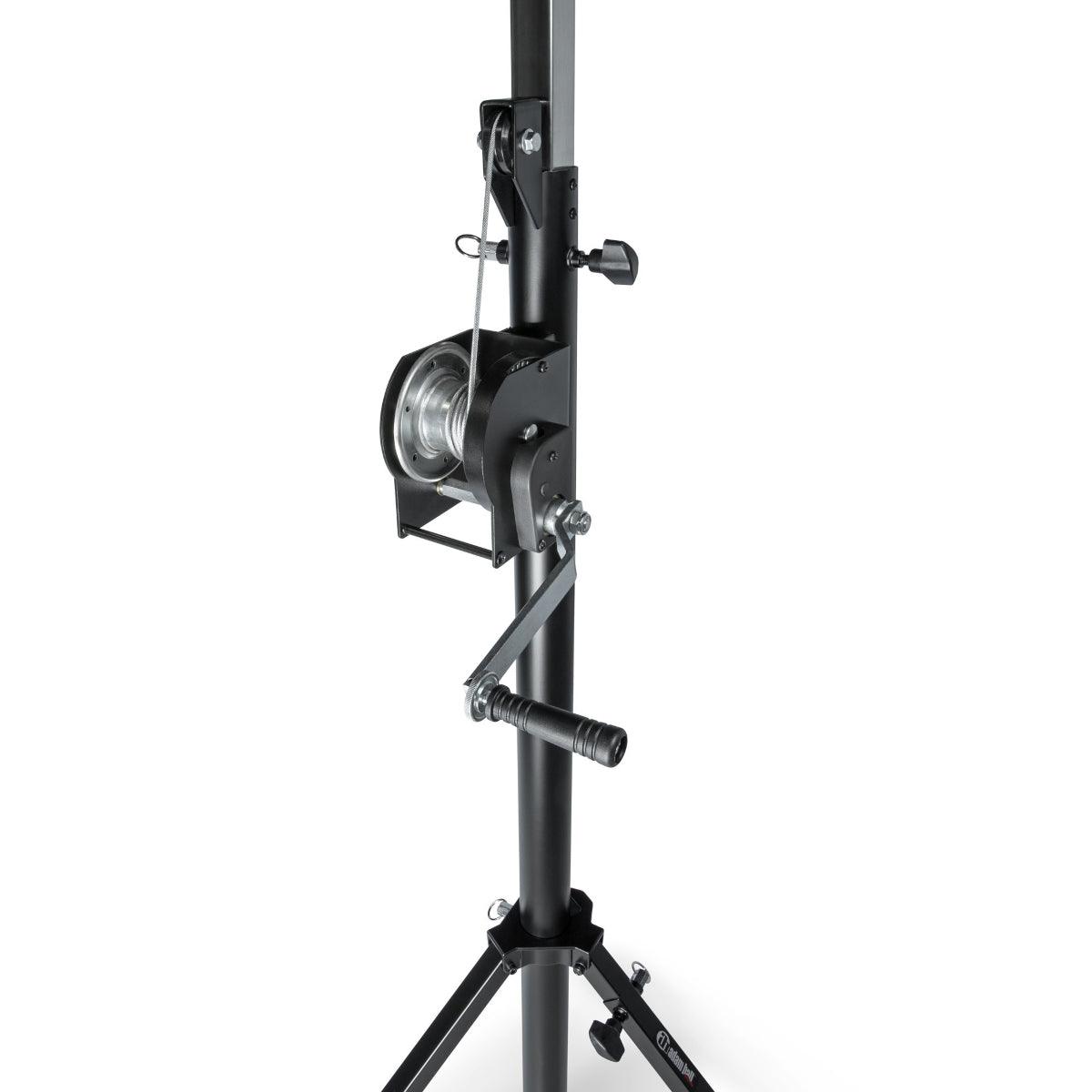 ADAM HALL SWU 400 T WIND UP STATIVO CON ARGANO 4 METRI 85 KG + BARRA A T COLORE NERO - TechSoundSystem.com