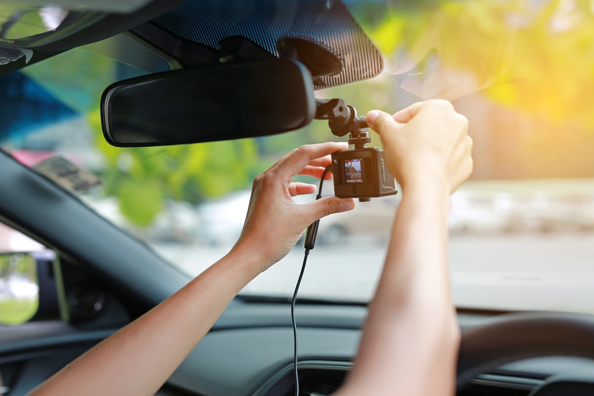 Tecnologia al volante: dove trovare la migliore Dash Cam per auto?